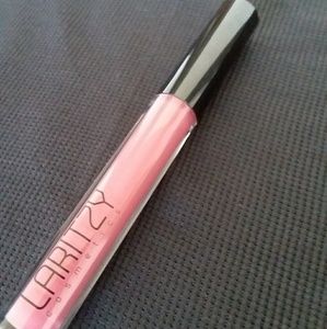 Laritzy curve lip gloss nwot